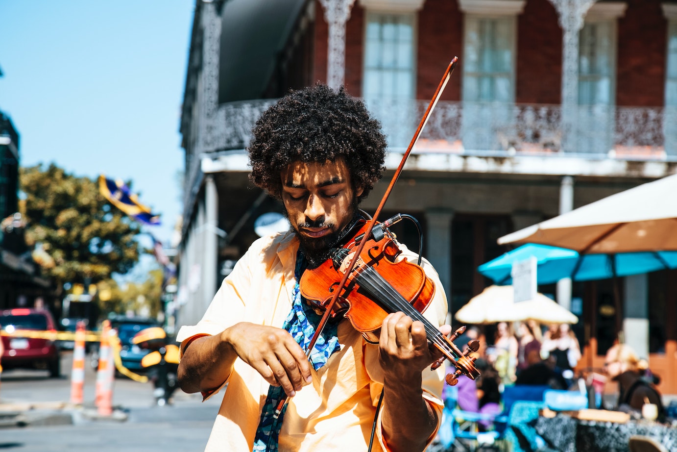 Man playing violin on the street